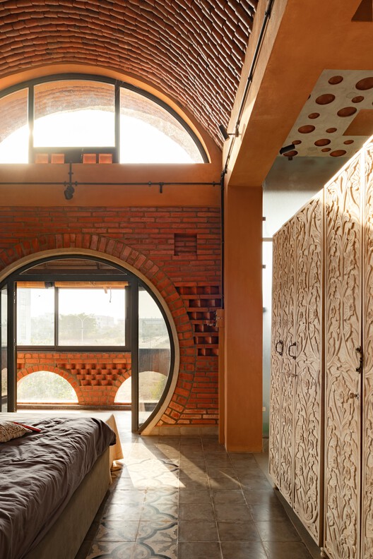  Aurva Illam House / Iki Builds  - Interior Photography, Bedroom, Wood, Arch, Arcade, Beam