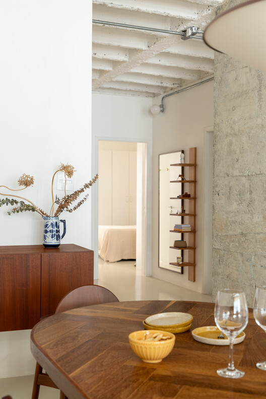 Apartamento Copan A / Balaio Arquitetura - Fotografia de Interiores, Madeira, Mesa, Iluminação, Cadeira