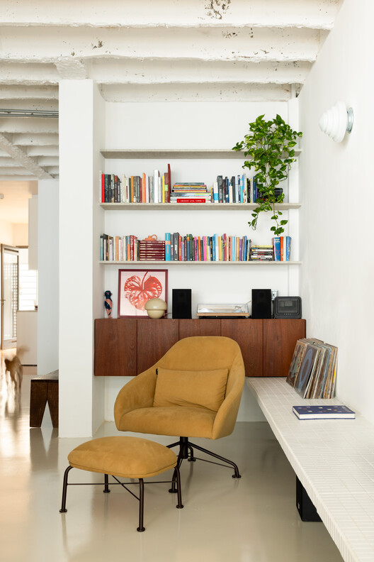 Apartamento Copan A / Balaio Arquitetura - Fotografia de Interiores, Madeira, Prateleira, Mesa, Cadeira, Sofá, Iluminação