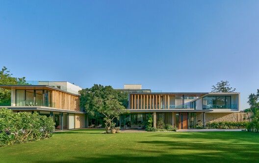 Patio House / DADA Partners