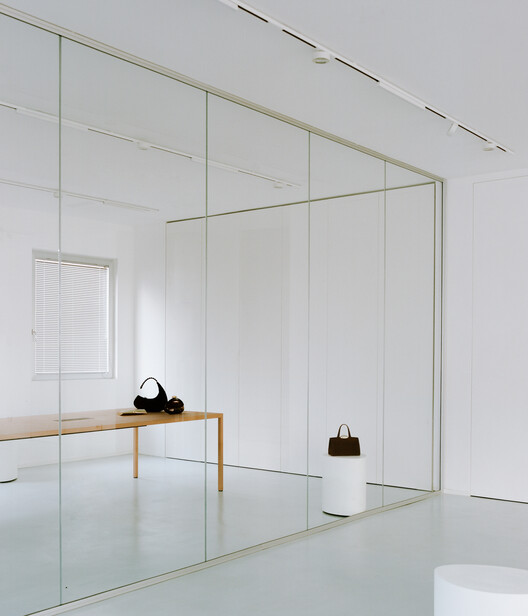 Bottega Bruzziches Headquarters / deltastudio Bottega Bruzziches Headquarters / deltastudio - Interior Photography, Kitchen, Glass