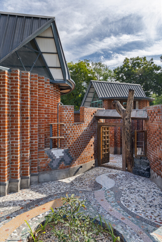 Self-Sustaining Farmhouse / Manoj Patel Design Studio - Image 10 of 22