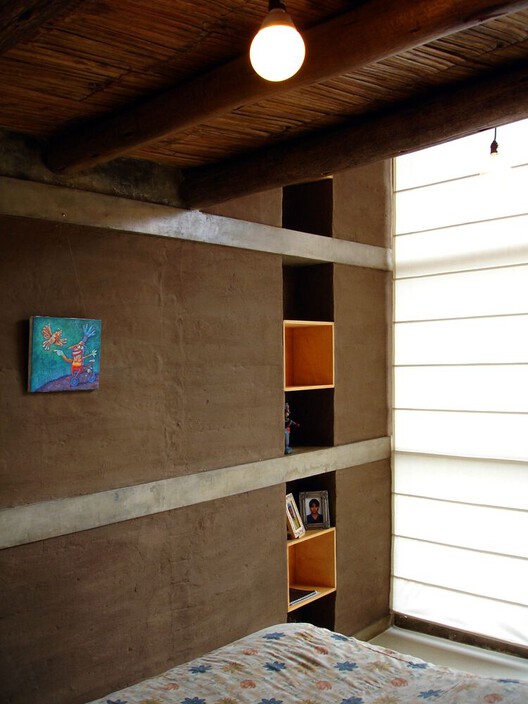 Building with Earth: Traditional Knowledge in Contemporary Architecture  - Image 7 of 18