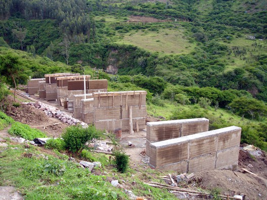 Building with Earth: Traditional Knowledge in Contemporary Architecture  - Image 17 of 18