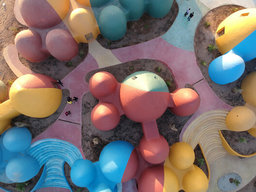 Building with Earth: Traditional Knowledge in Contemporary Architecture  - Image 5 of 18