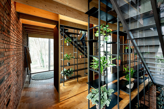 Building with Earth: Traditional Knowledge in Contemporary Architecture  - Image 10 of 18