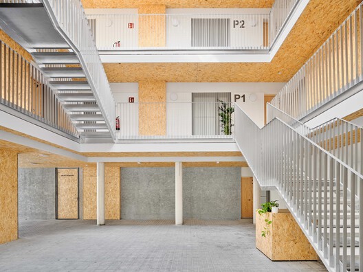 24 Viviendas Sociales en Igualada / 4RQ arquitectura + MBM Arquitectes 24 Viviendas Sociales en Igualada / 4RQ arquitectura + MBM Arquitectes - Imagen 12 de 26