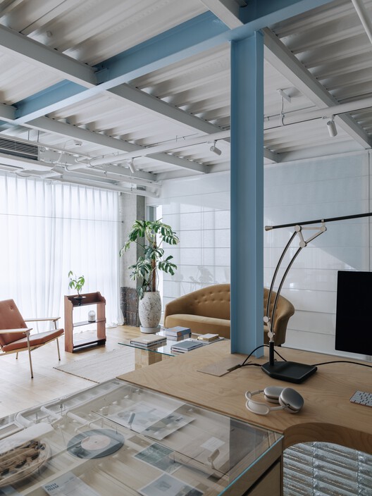 Beijing Sundate Office / milanesi | paiusco - Interior Photography, Living Room, Chair, Lighting, Table, Glass, Beam