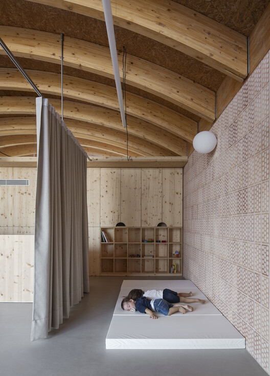 Nursery School in Muro / BOS Arquitectes - Interior Photography, Wood