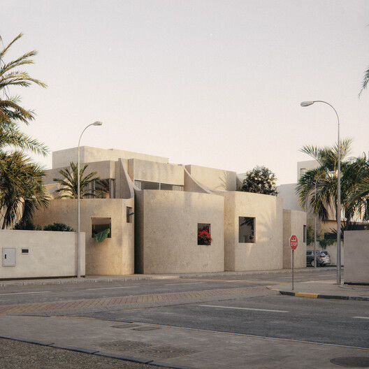 Setbacks as Courtyards: How Civil Architecture Reimagines the Gulf House in Bahrain - Image 8 of 8