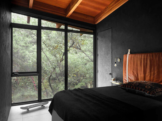 Falling Leaves House / Bercy Fadel + Partners - Interior Photography, Bedroom, Lighting, Bed, Glass, Chair