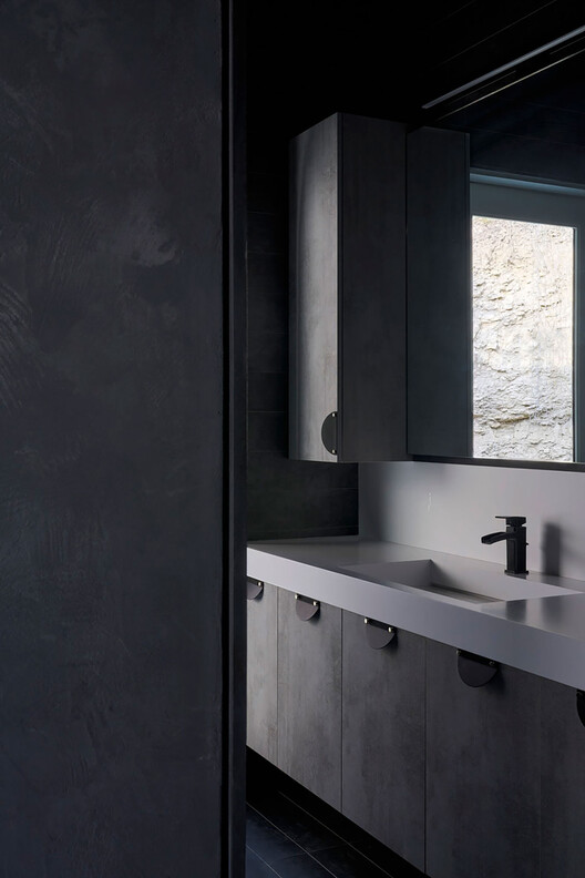 Falling Leaves House / Bercy Fadel + Partners - Interior Photography, Bathroom, Sink