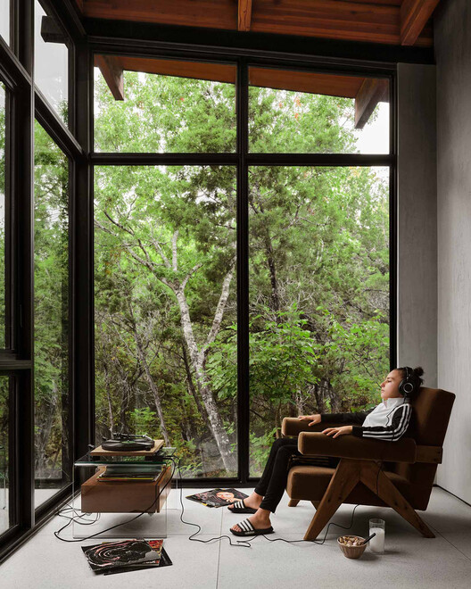 Falling Leaves House / Bercy Fadel + Partners - Interior Photography, Wood, Chair, Glass