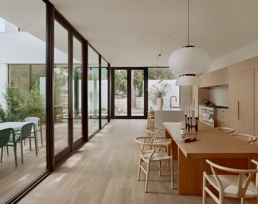 Lantern House / Bercy Fadel + Partners - Interior Photography, Wood, Door, Table, Chair, Glass
