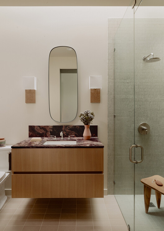 Lantern House / Bercy Fadel + Partners - Interior Photography, Bathroom, Countertop, Sink, Toilet