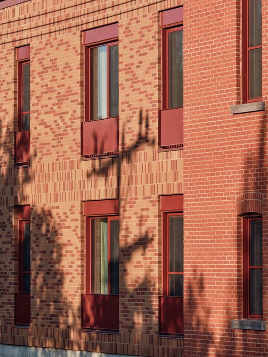 Place Tenaquip - Affordable Housing Units / L. McComber  - Interior Photography, Brick, Facade