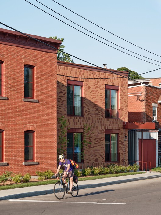 Place Tenaquip - Affordable Housing Units / L. McComber  - Exterior Photography, Brick, Facade