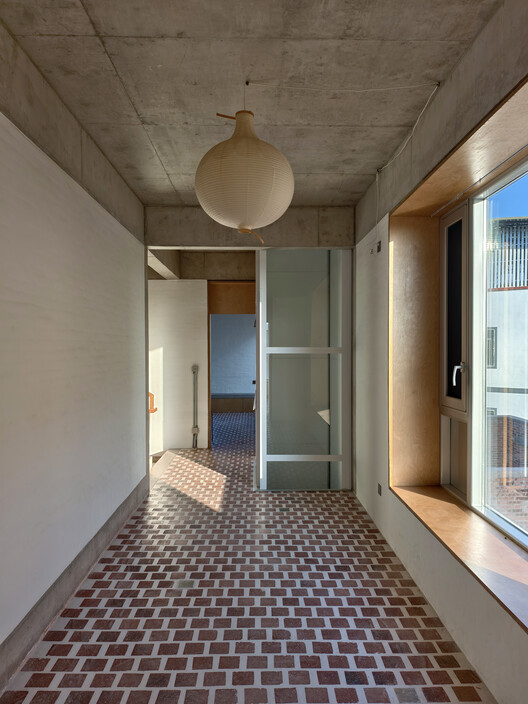 Guangdong Brick House / WUWU Atelier, ADINJU - Interior Photography, Wood, Concrete