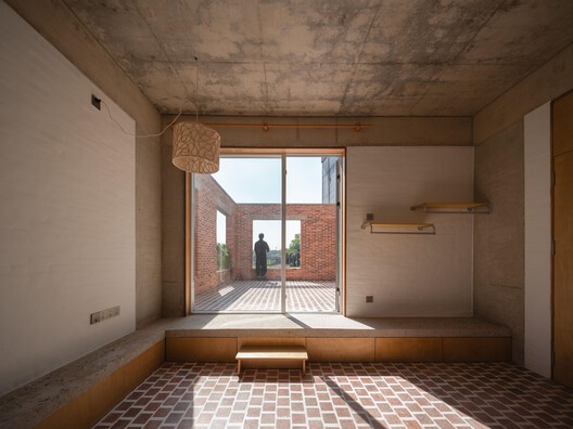 Guangdong Brick House / WUWU Atelier, ADINJU - Interior Photography, Bathroom, Wood, Brick