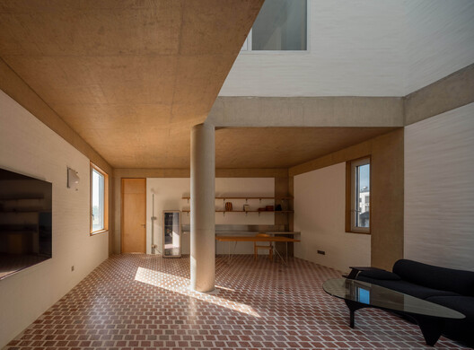 Guangdong Brick House / WUWU Atelier, ADINJU - Interior Photography, Wood, Concrete