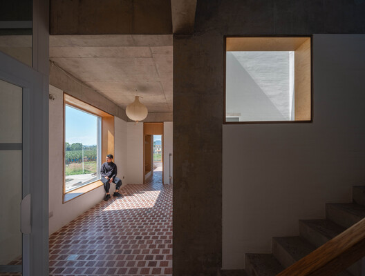 Guangdong Brick House / WUWU Atelier, ADINJU - Interior Photography, Wood, Concrete