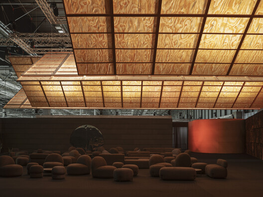 Guest Lounge 350.000 Ha / Manuel Bouzas + salazarsequeromedina Guest Lounge 350.000 Ha / Manuel Bouzas + salazarsequeromedina - Image 9 of 23