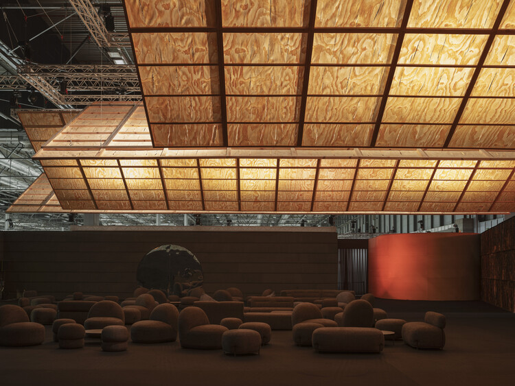 350.000 Ha 贵宾休息室 / Manuel Bouzas + salazarsequeromedina - 9 的图像 23