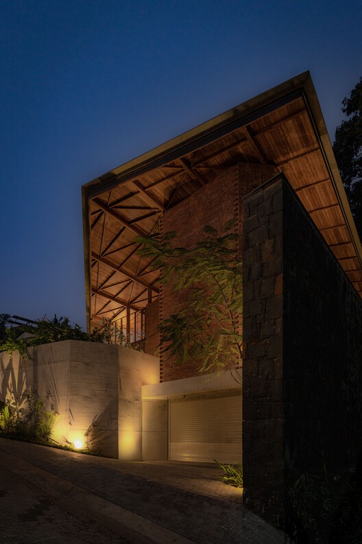 Ananda House / Thought Parallels - Exterior Photography