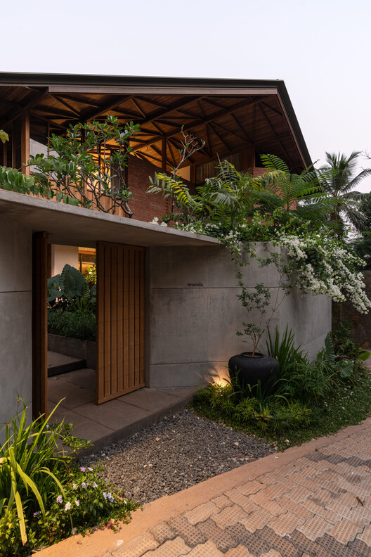 Ananda House / Thought Parallels - Exterior Photography