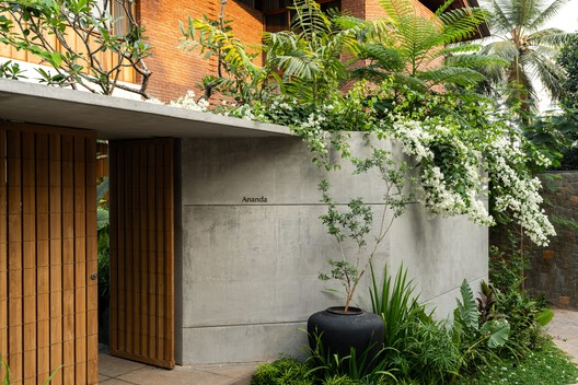Ananda House / Thought Parallels - Exterior Photography