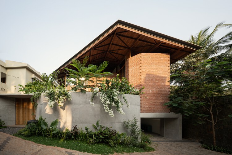 Casa Ananda / Thought Parallels - Casas