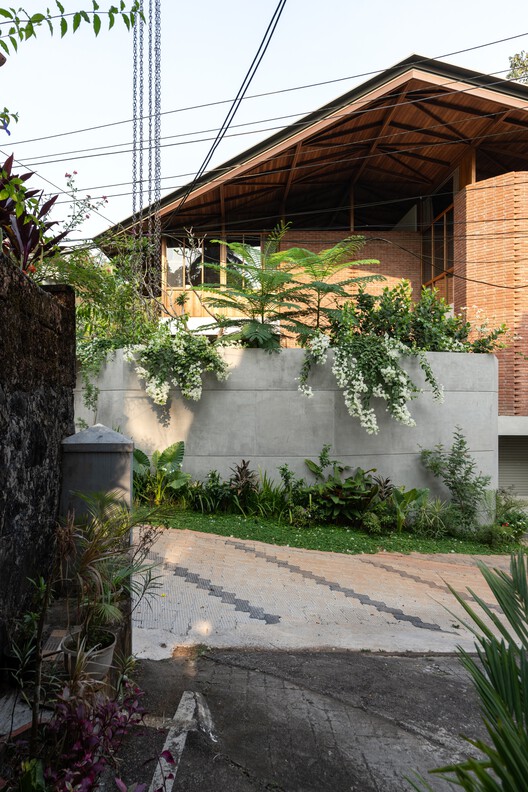 Ananda House / Thought Parallels - Exterior Photography
