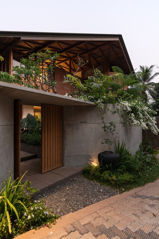 Ananda House / Thought Parallels - Exterior Photography