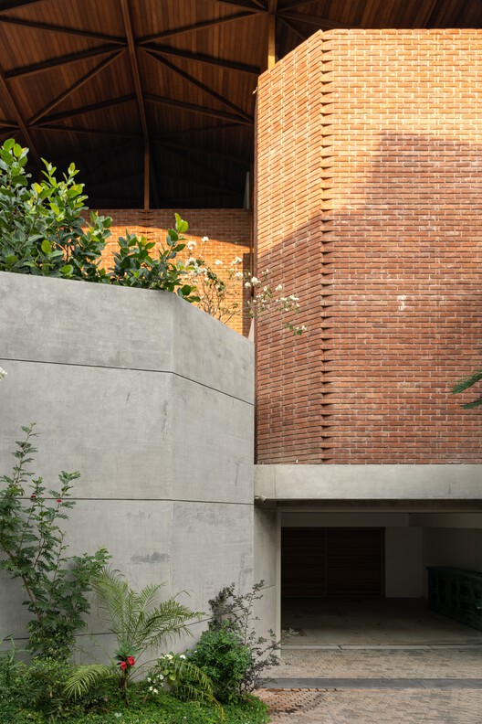 Ananda House / Thought Parallels - Image 10 of 30