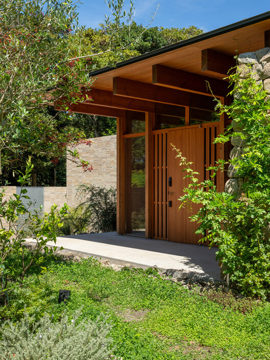 House at the Urban-Nature Threshold / Teitakusubako + Yusuke Igarashi Architects - Image 7 of 26