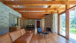 House at the Urban-Nature Threshold / Teitakusubako + Yusuke Igarashi Architects