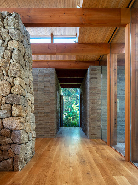 House at the Urban-Nature Threshold / Teitakusubako + Yusuke Igarashi Architects - Image 10 of 26