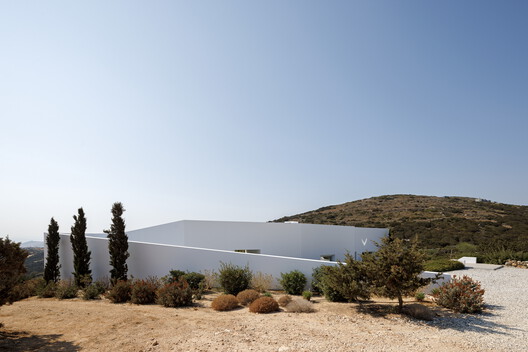 LofoS Residence / React Architects - Image 3 of 26