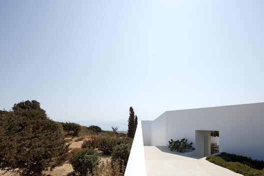 LofoS Residence / React Architects - Image 10 of 26