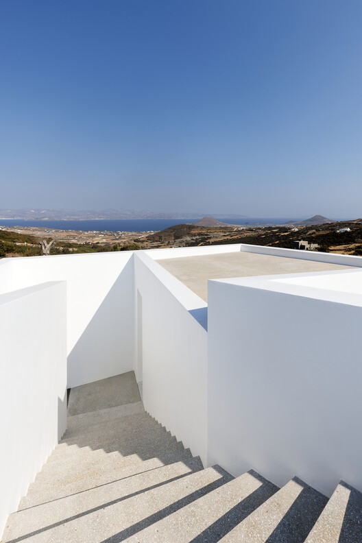 LofoS Residence / React Architects - Image 13 of 26