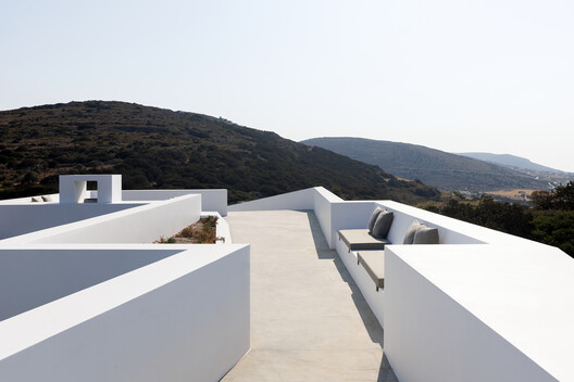 LofoS Residence / React Architects - Image 4 of 26