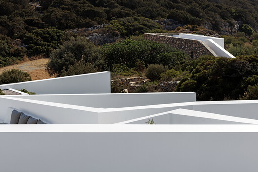 LofoS Residence / React Architects - Image 14 of 26