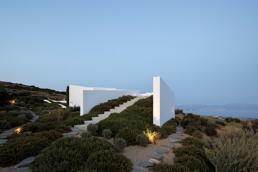 LofoS Residence / React Architects - Image 5 of 26