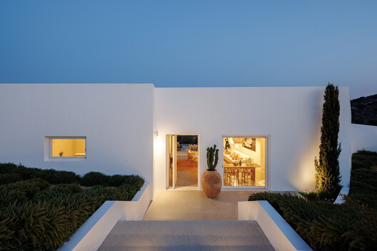 LofoS Residence / React Architects - Image 17 of 26