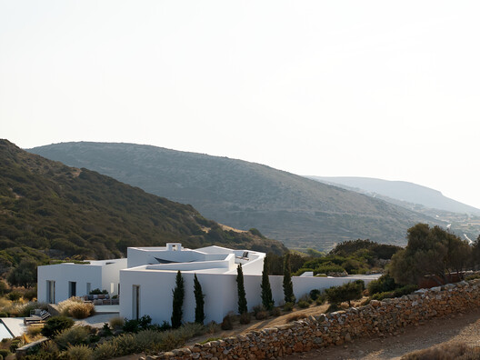 LofoS Residence / React Architects - Image 8 of 26