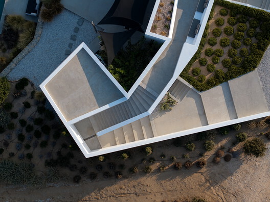 LofoS Residence / React Architects - Image 19 of 26