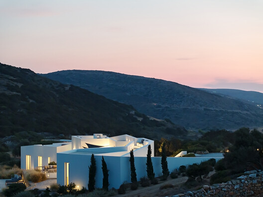 LofoS Residence / React Architects - Image 18 of 26