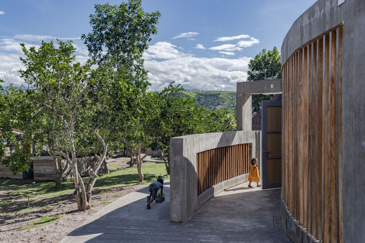 Sonomoro Preschool / Semillas Sonomoro Preschool / Semillas - Exterior Photography, Concrete