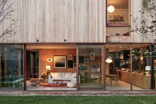 Casa LUAA / Ana Smud - Fotografía exterior, Madera, Puerta