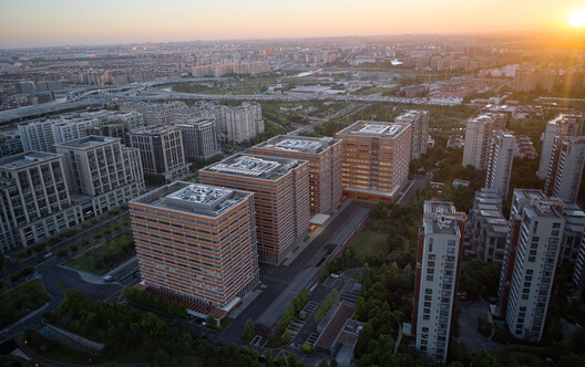 上海现代汽车服务产业集聚区尚鸿商务中心 / 致正建筑工作室 - 建筑图